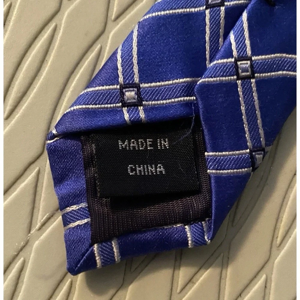IZOD Tie Men's‎ Blue&Silver Geometric Pattern 100% Silk 60